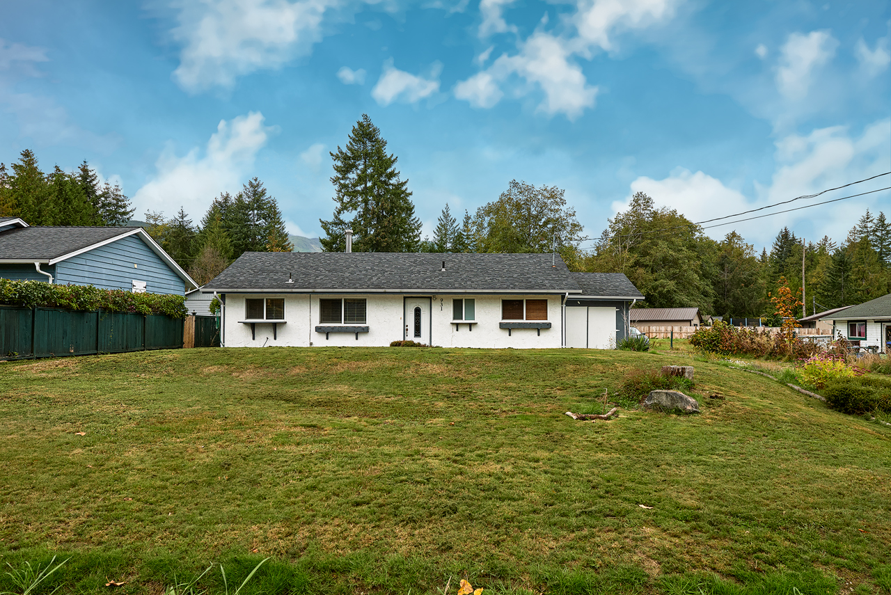 SOLD 931 Poplar Way, Qualicum Beach, British Columbia Vivien Sears