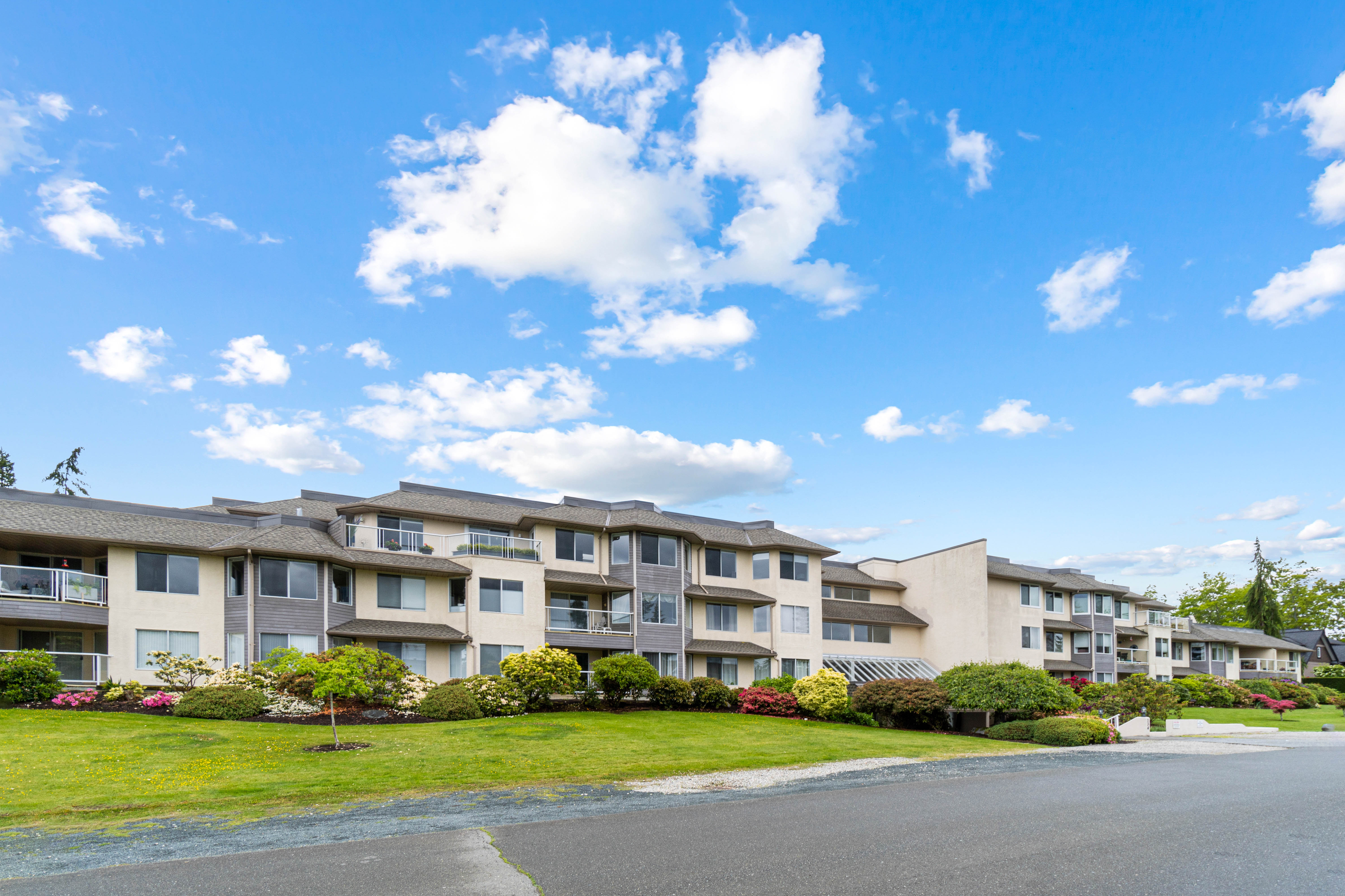 SOLD - #107 134 Fifth Ave Qualicum Beach, British Columbia V9K1Y7