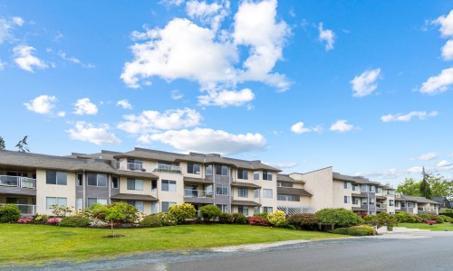 SOLD - #107 134 Fifth Ave Qualicum Beach, British Columbia V9K1Y7
